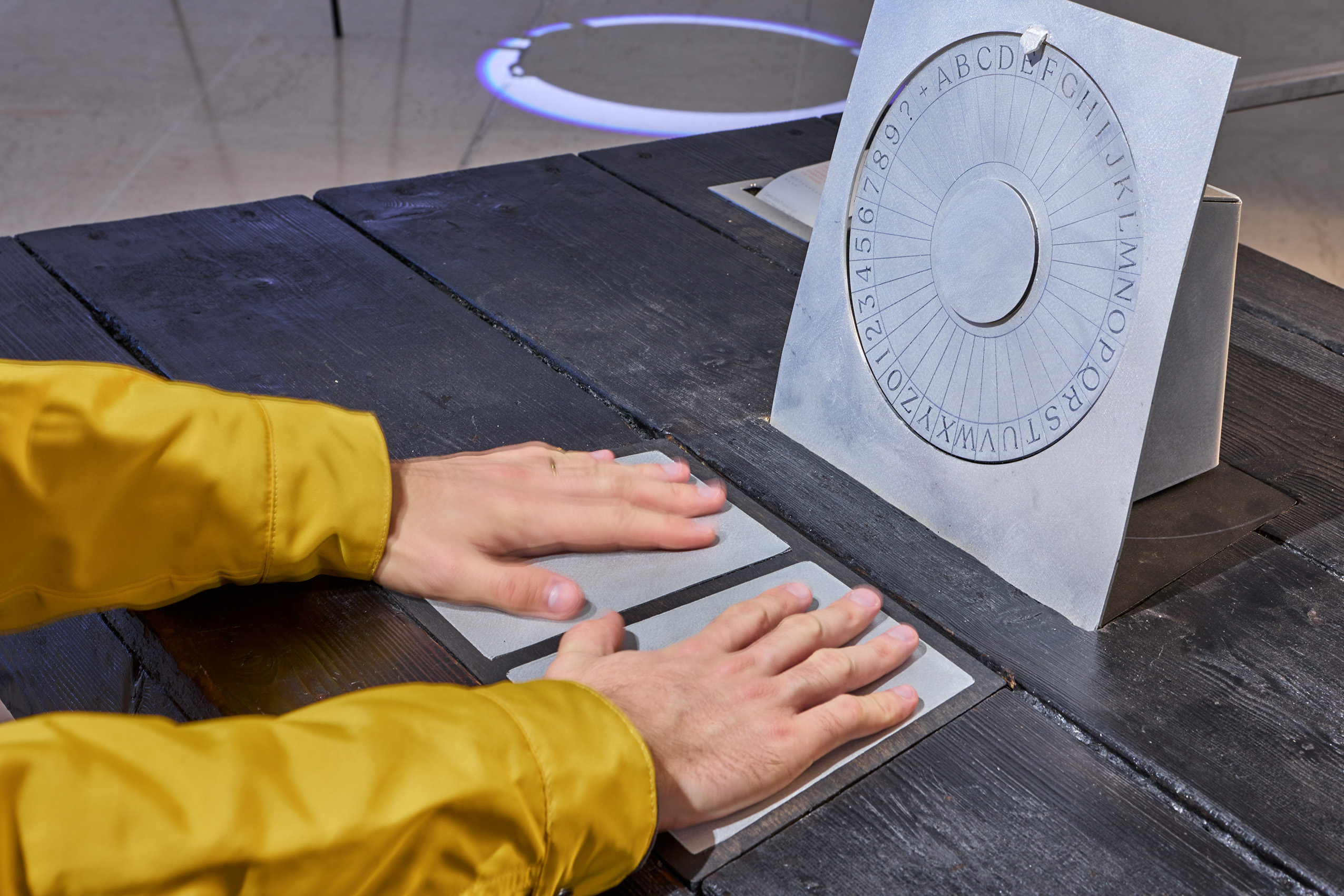 Véronique Beéland, Haunted Telegraph / Photo © Jean Christophe Lett