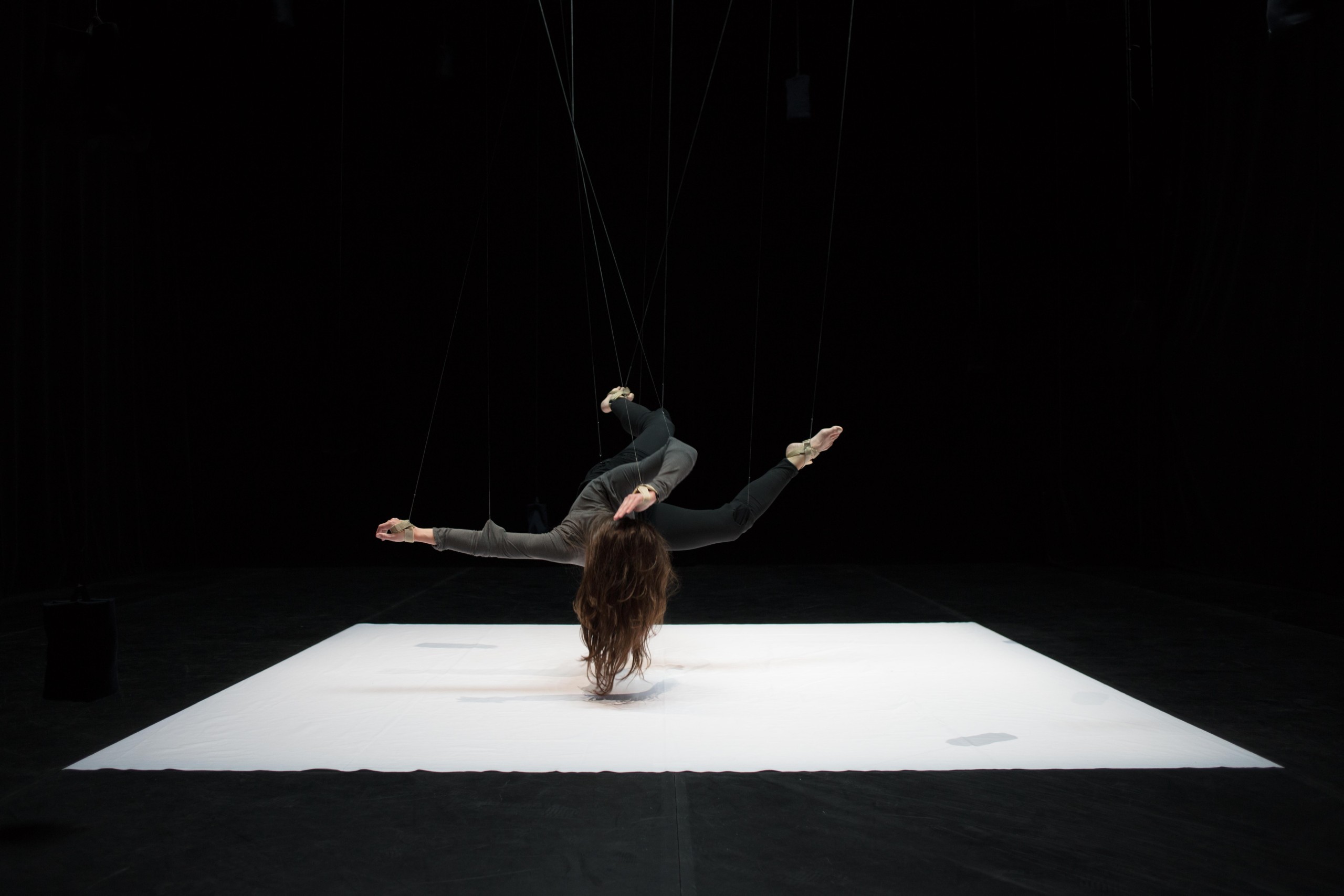 Dehors est blanc © Arnaud Gerniers