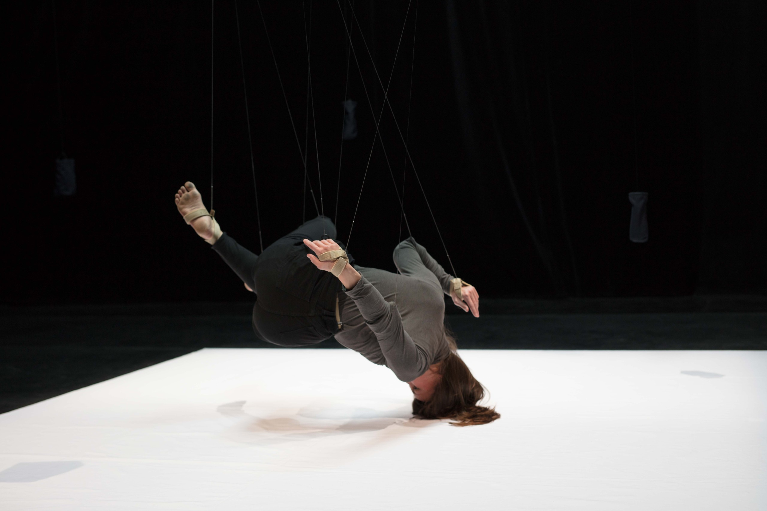 Dehors est blanc © Arnaud Gerniers