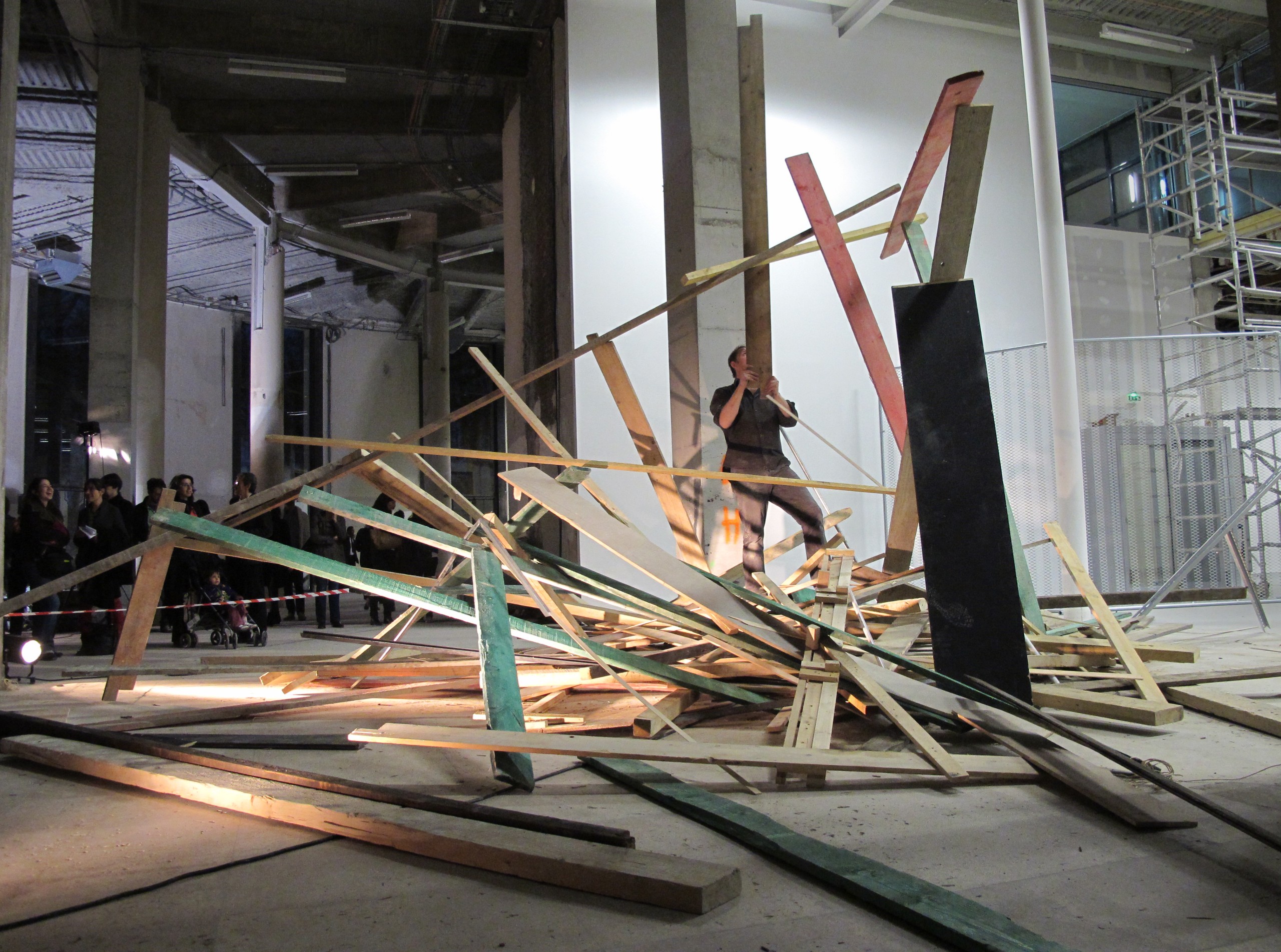 Claude Cattelain - performance - armature-variable - palais de tokyo - 2012