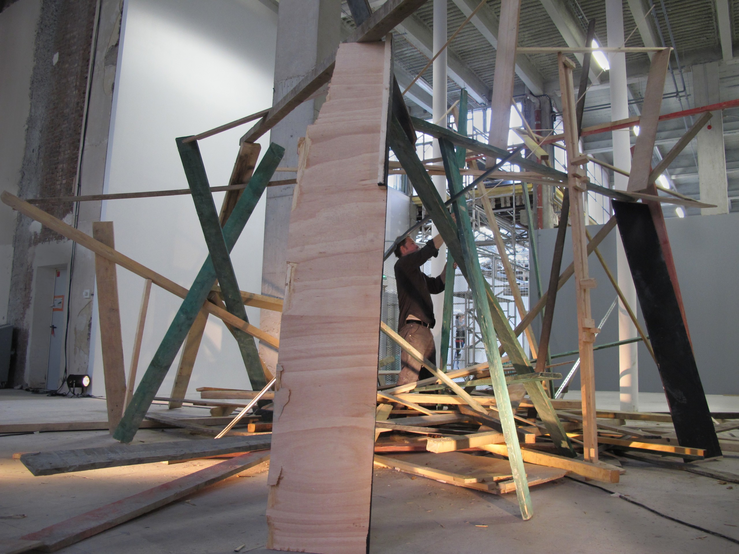 Claude Cattelain - performance - armature-variable - palais de tokyo - 2012