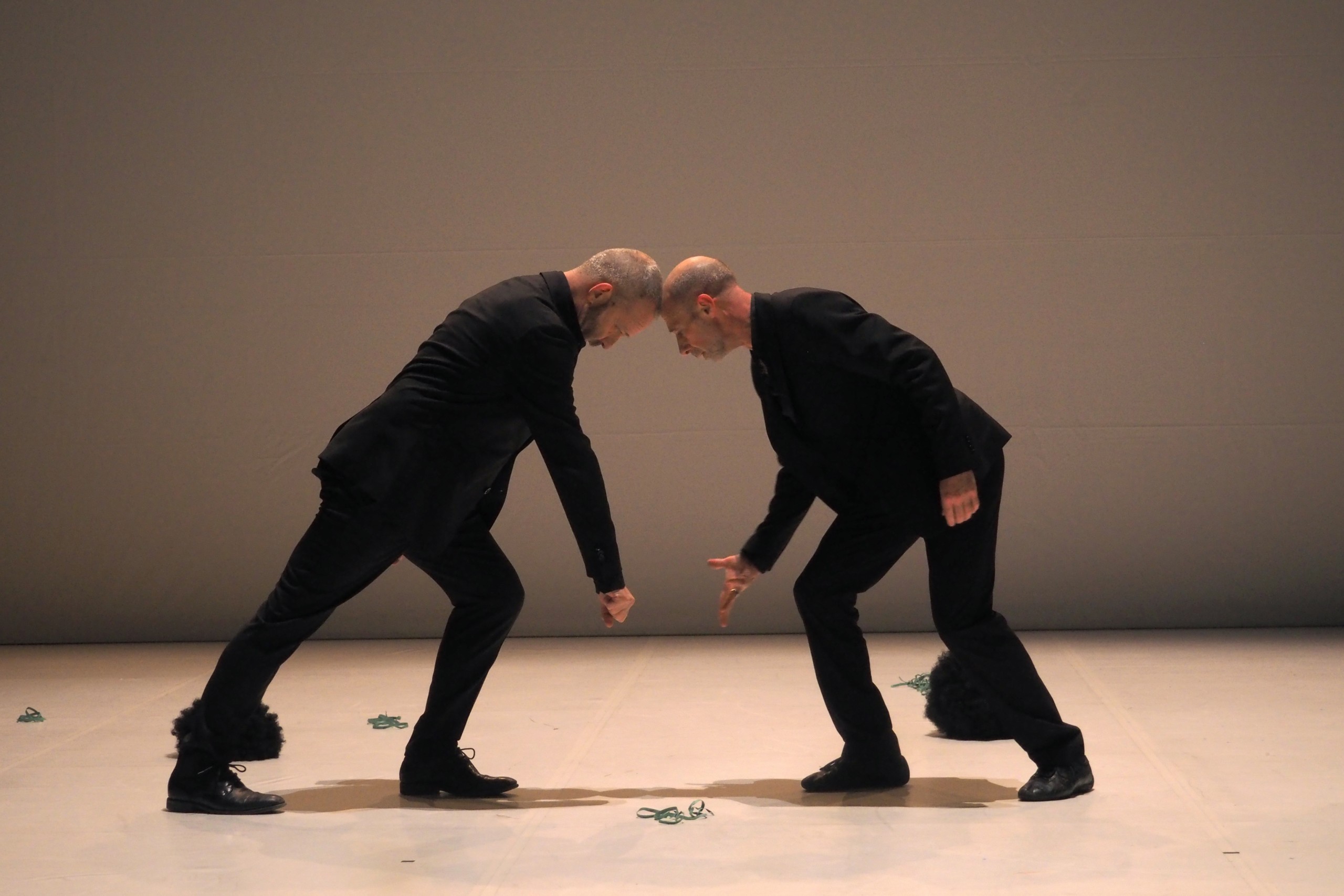 Spectacle Closing Party de Mauro Paccagnella & Alessandro Bernardeschi : Cie Wooshing Machine au CWB Paris