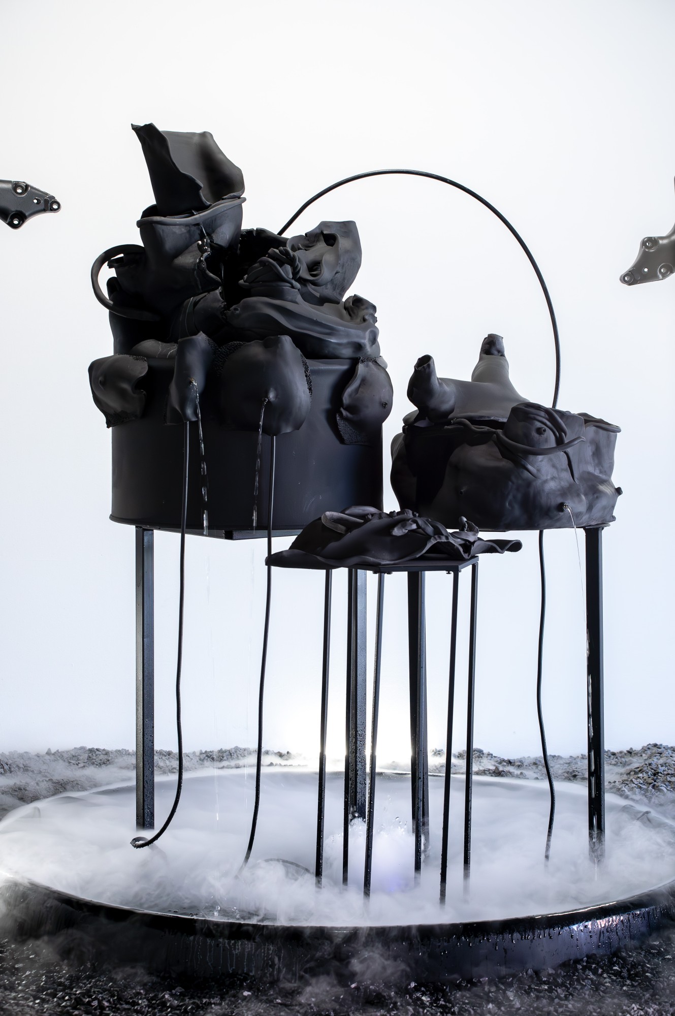 Yosra Mojtahedi, Anahithanor, 2025, installation sculpturale mouvante et sonore, production : LaM & Condition Publique, © Yosra Mojtahedi