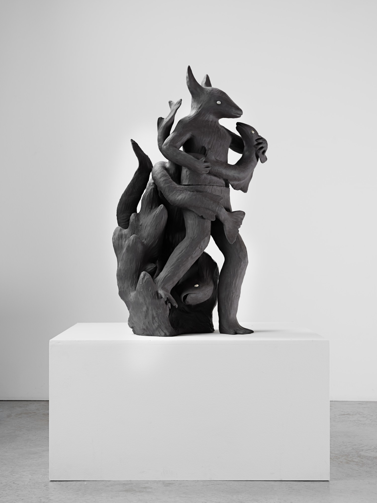 Elsa Guillaume, Triton IX, 2022, grès, cailloux, 100 × 42 × 60 cm, photographie : Vincent Everarts