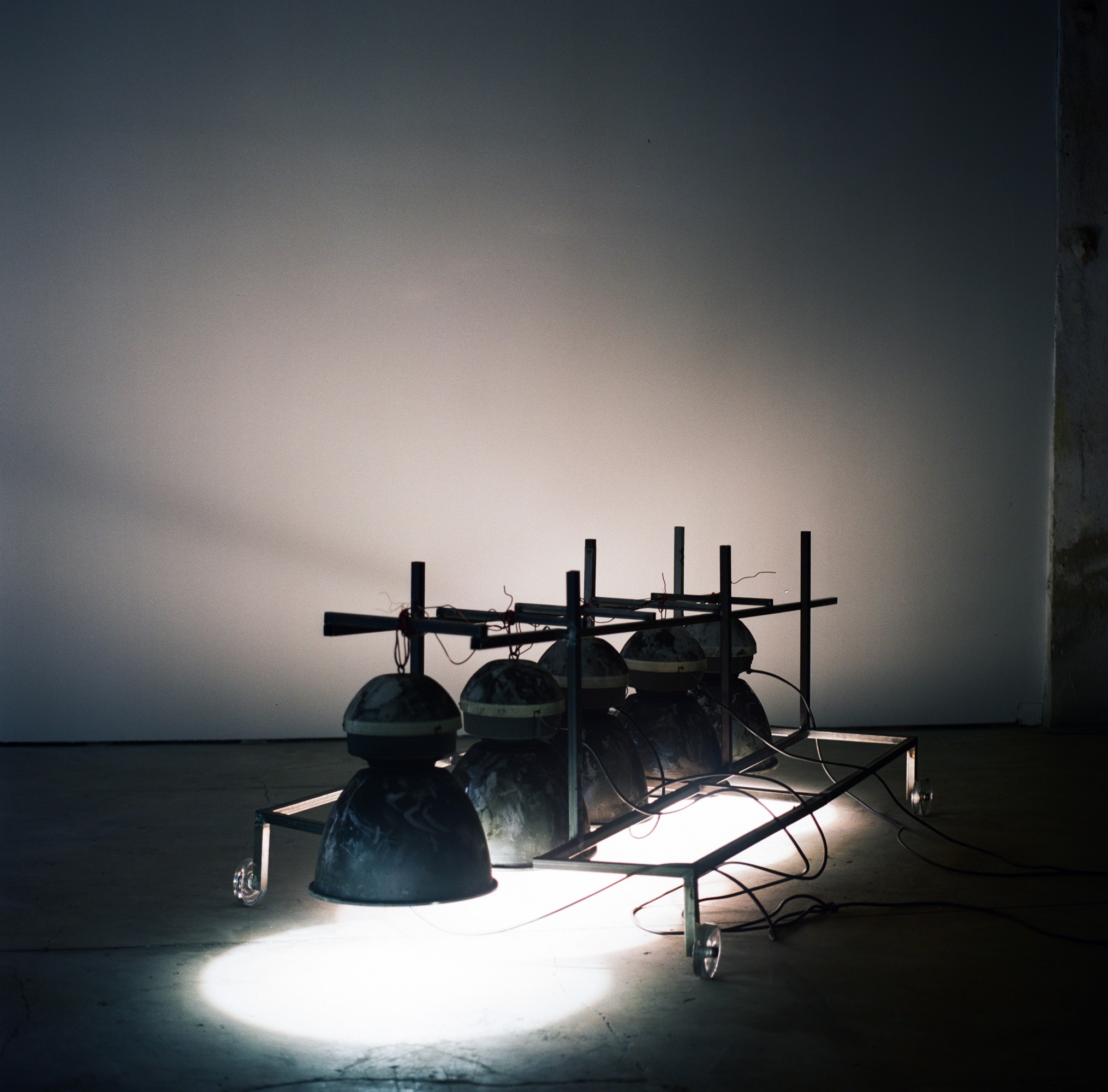 mountaincutters, Anatomie d'un corps absent, 2019. Vue d’exposition au Centre d'Art le Creux de l'enfer (Thiers, France). Courtesy et crédit photo : mountaincutters