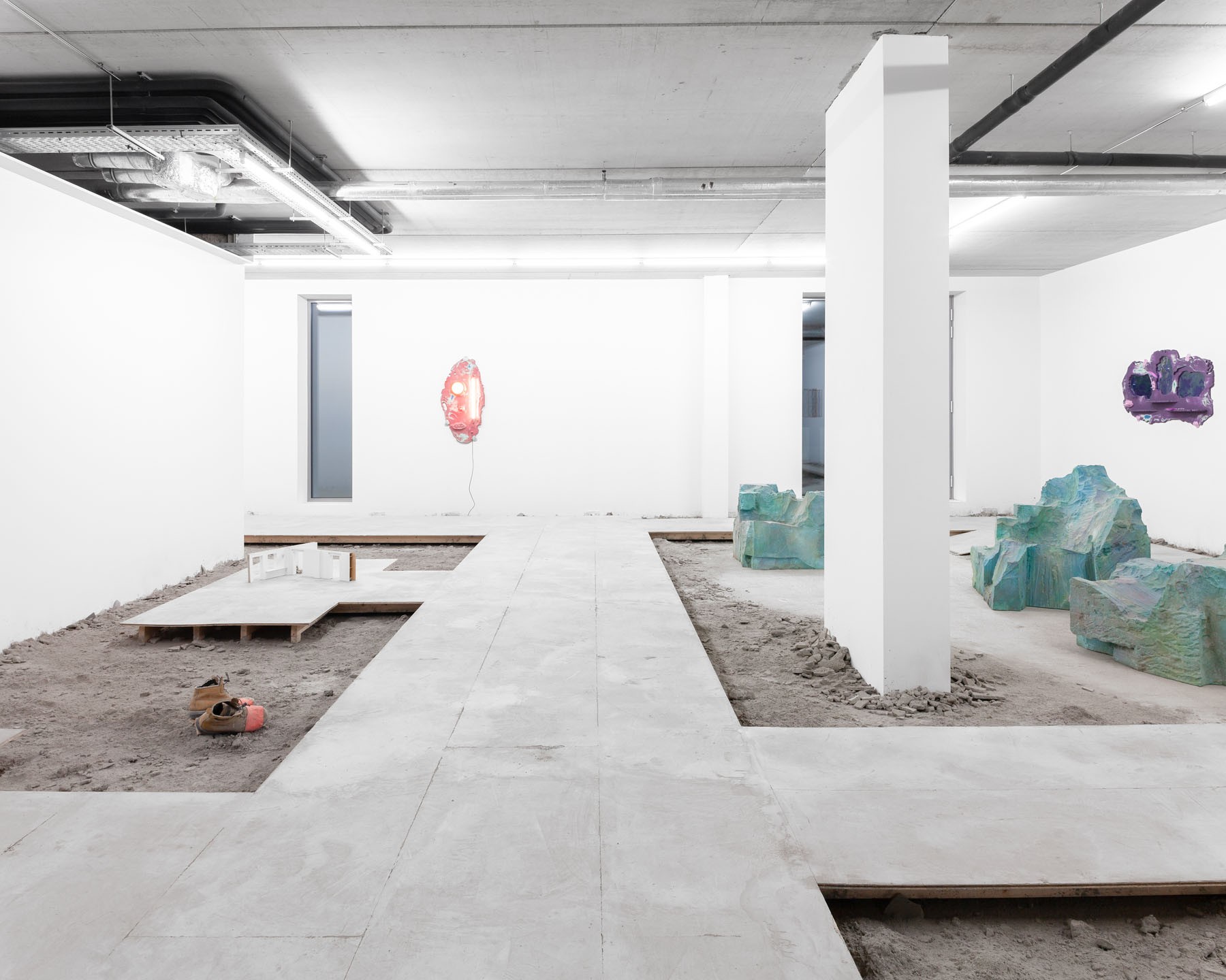 Yoel Pytowski, Footbridge (Catwalk), concrete, palets, 2020, variable dimension