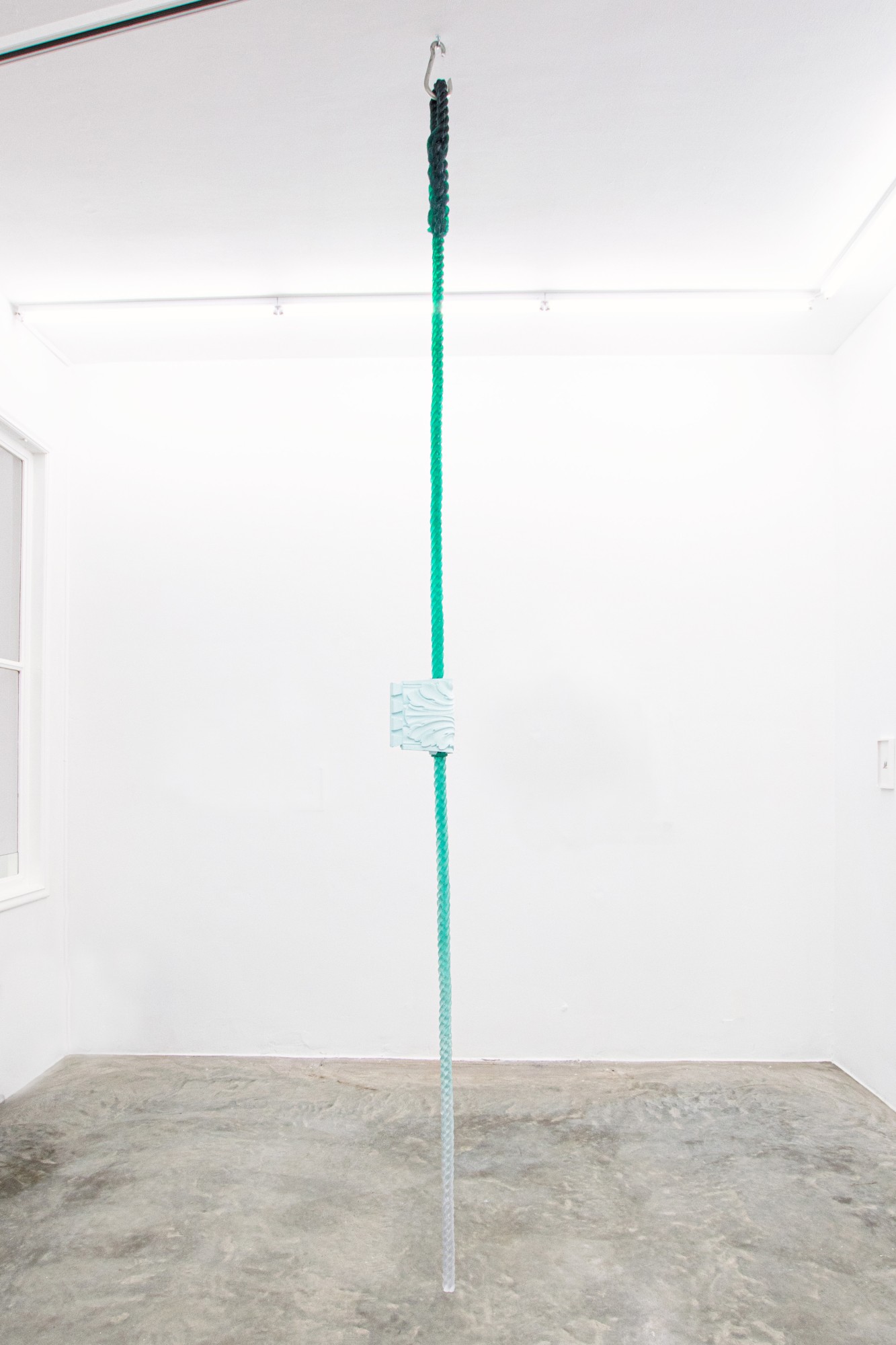 Lucie Lanzini, Traversée #2, 2021, Résine, jesmonite, pigments, 3,15 m © Lucie Lanzini