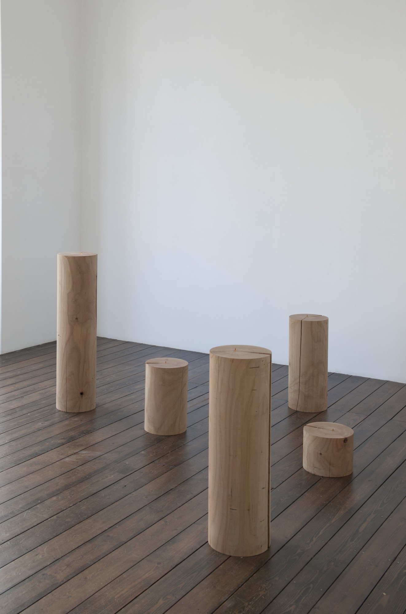 Fabrice Samyn, Écho, Bois de mérisier et gouttes d’ambre © Fabrice Samyn