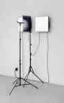 Emmanuel Van der Auwera, VideoSculpture XXI (Vegas), 2019 2 LCD écrans, filtre polarisant, plexiglas, 2 trépieds, câbles, HD video 12 mins 40 secs, 181 x 96 x 75 cm