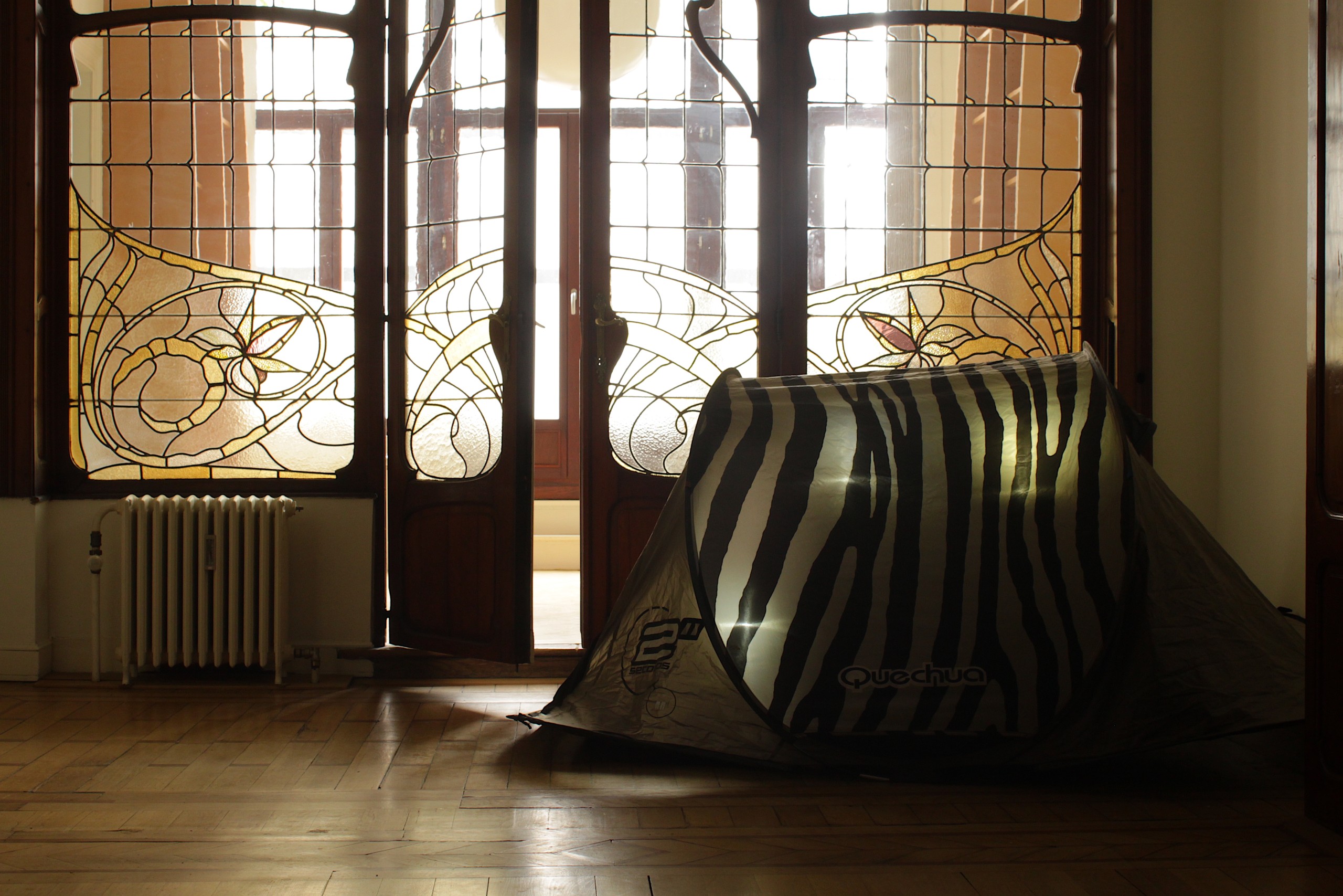 2 m², faites comme chez vous, performance de Dounia Dolbec & David Ramalho © Dounia Dolbec & David Ramalho