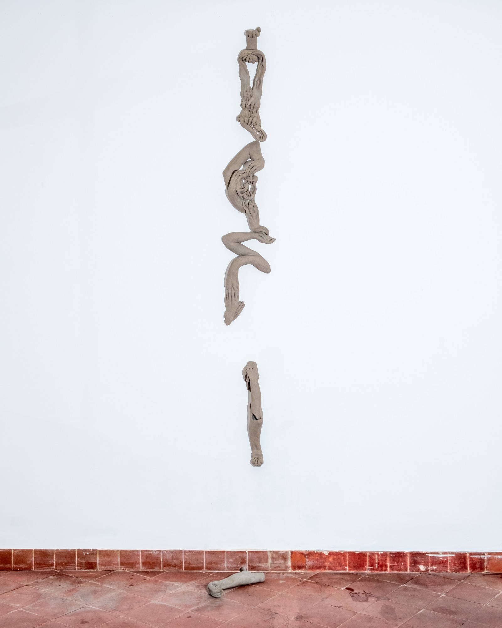 Devouring lines, céramique (émail parfois), dimensions variables © Théo Desmaizières