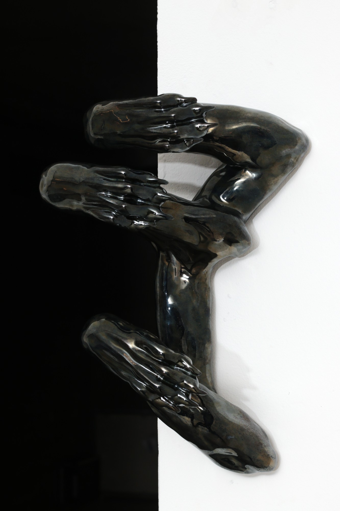 Devouring lines, céramique (émail parfois), dimensions variables © Théo Desmaizières