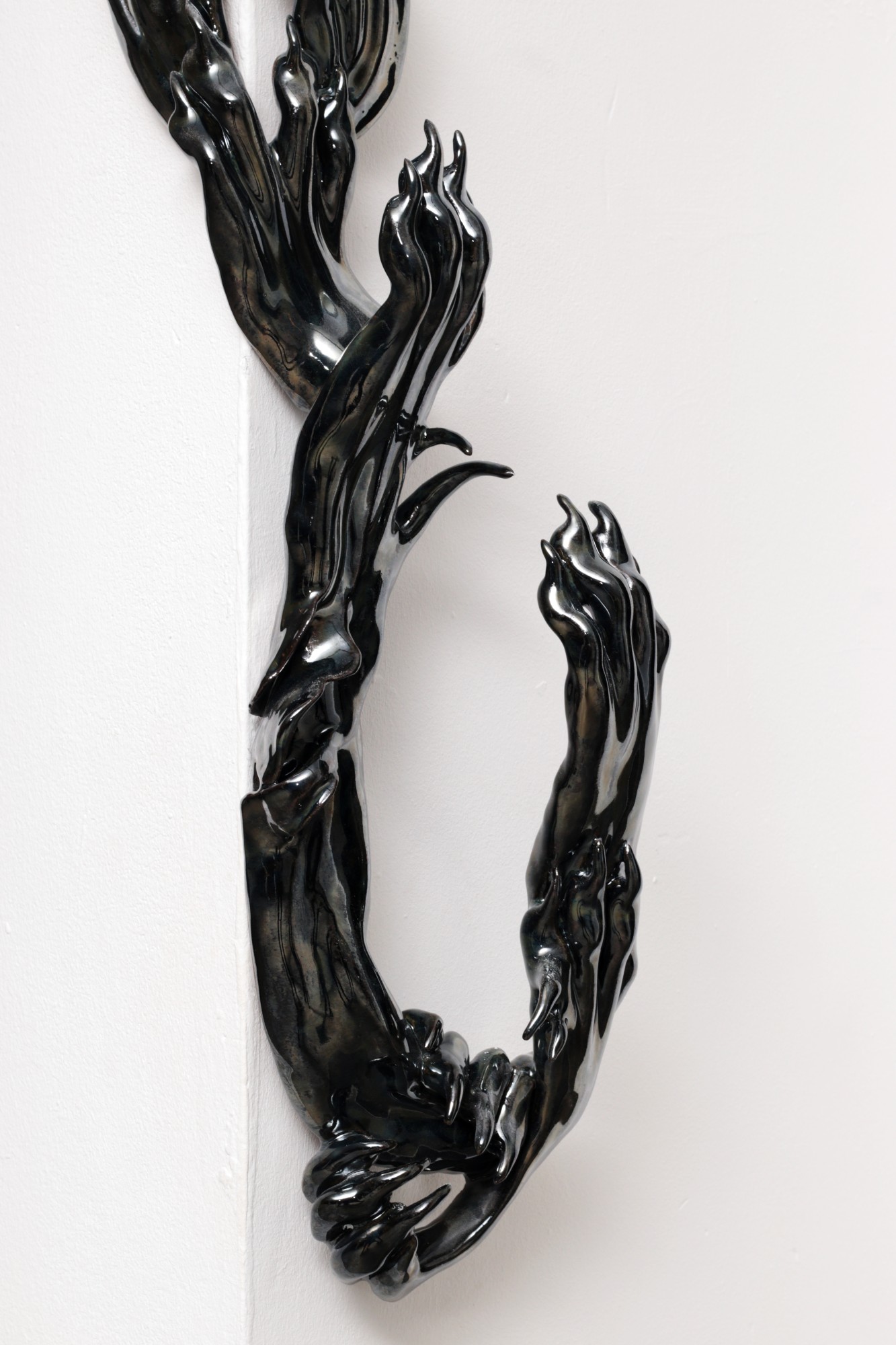 Devouring lines, céramique (émail parfois), dimensions variables © Théo Desmaizières