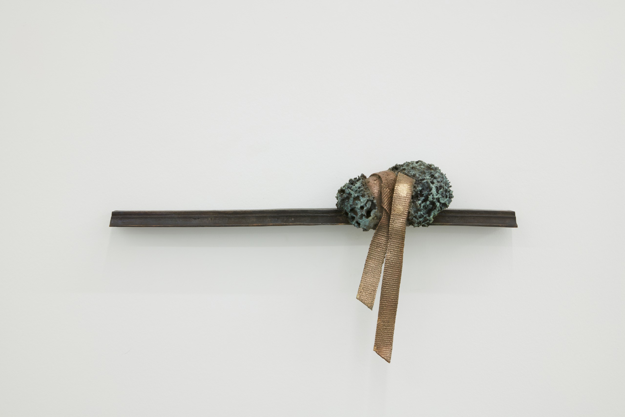 Lucie Lanzini, Fouloir, 2021, patinated bronze, 45.5 x 10 x 23 cm, ed. 2,© We Document Art