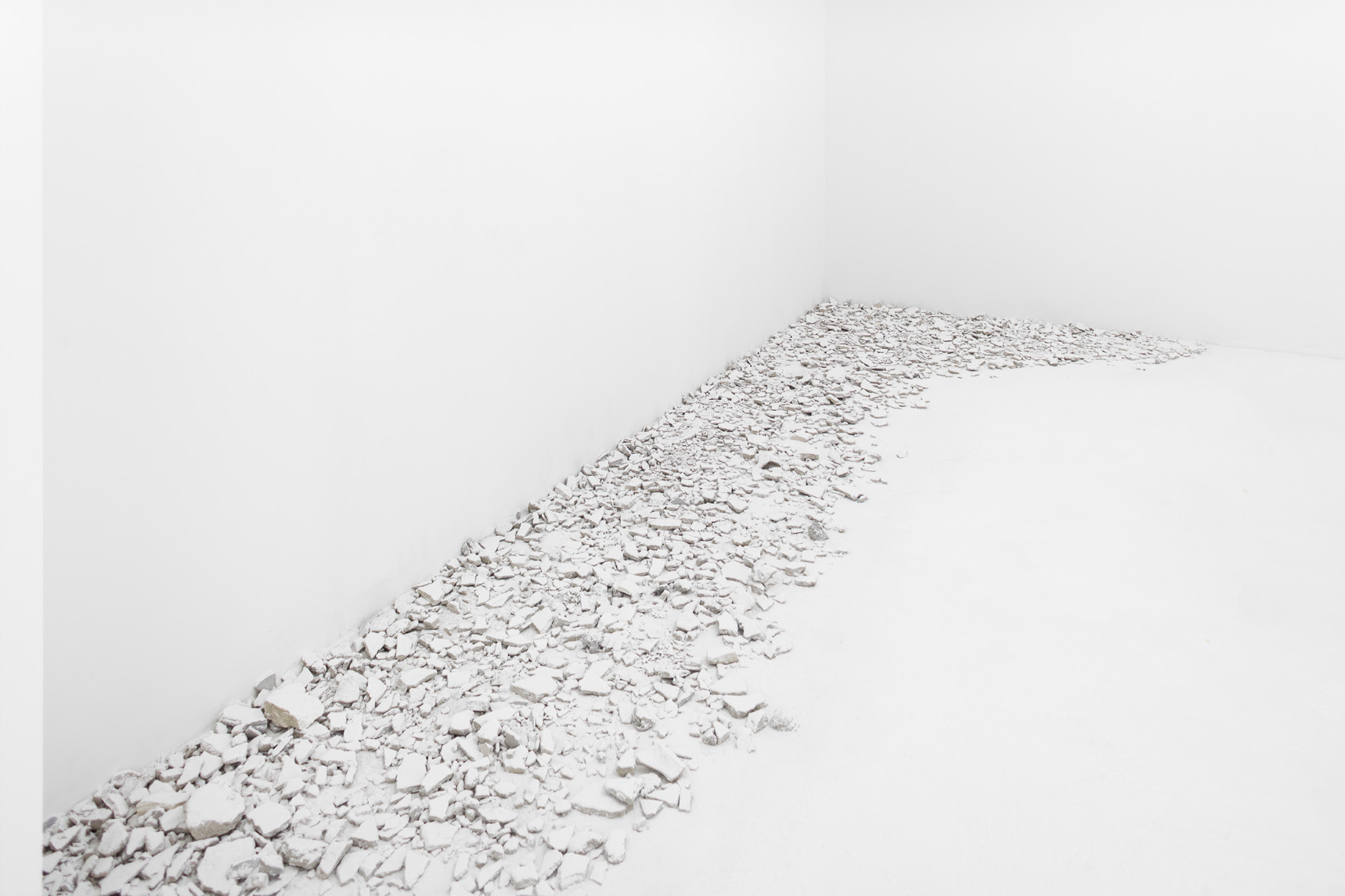 Yoel Pytowski, Fourth Floor, 2019, Art Contest Price, Espace Vanderborgh, Bruxelles, techniques mixtes, plaques de plâtre, bois, béton, ciment, dimensions variables © Silvia Cappellari
